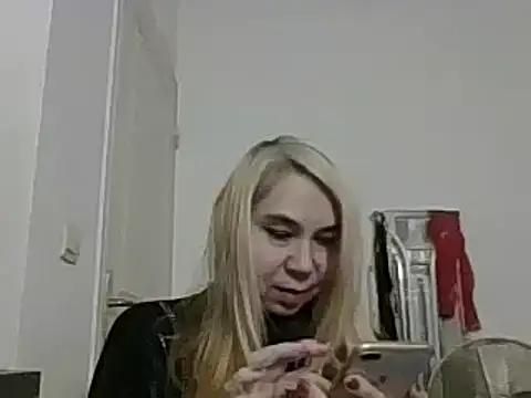 AlisaaQueen from StripChat is Freechat