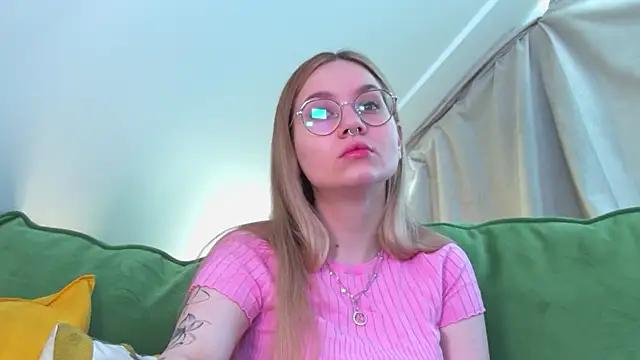 AnidiBerry from StripChat is Freechat