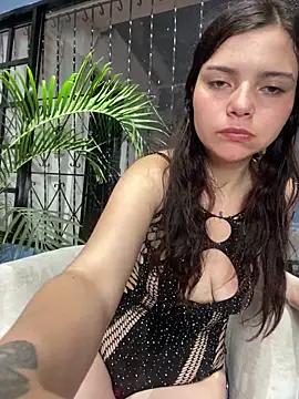 Ariel_queenn from StripChat is Freechat