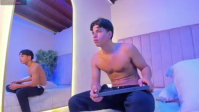 Benjamin_More from StripChat is Freechat