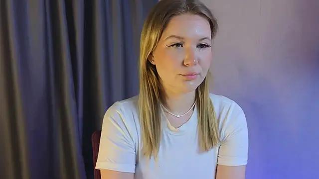 blondy_glomor from StripChat is Freechat