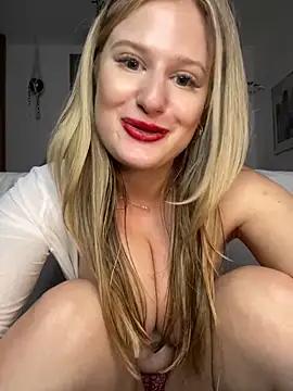 Busty-Ellie from StripChat is Freechat