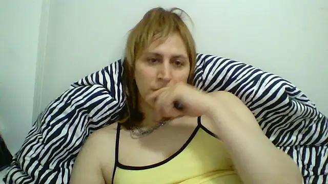 ChewyCandy from StripChat is Freechat