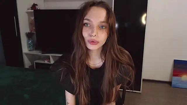 ChloeSunny from StripChat is Freechat