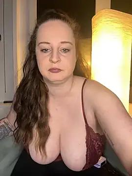 CurvyEina from StripChat is Freechat