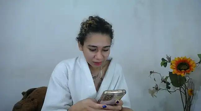 diamonmeli from StripChat is Freechat