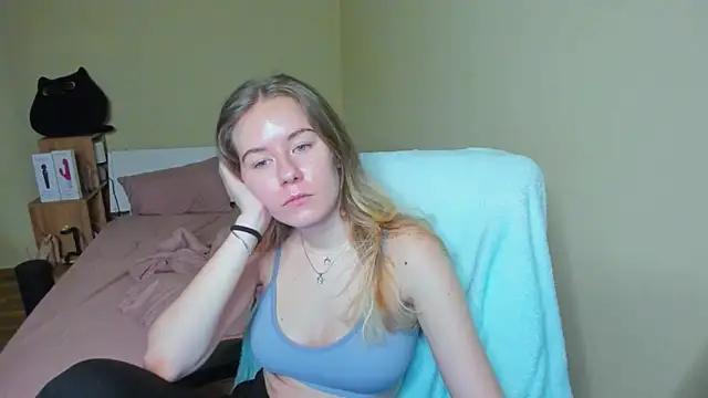 EmilyPaw from StripChat is Freechat