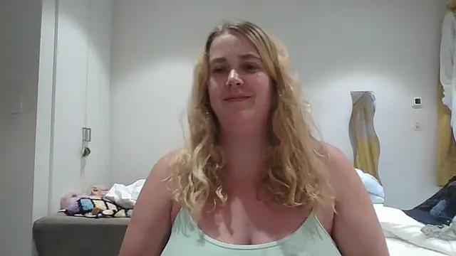 GracieMoon from StripChat is Freechat