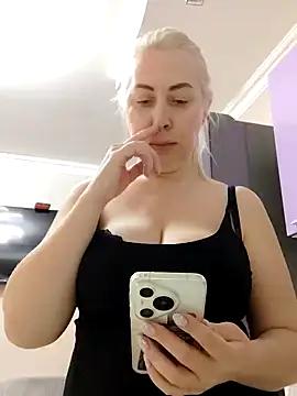 HotJanet from StripChat is Freechat