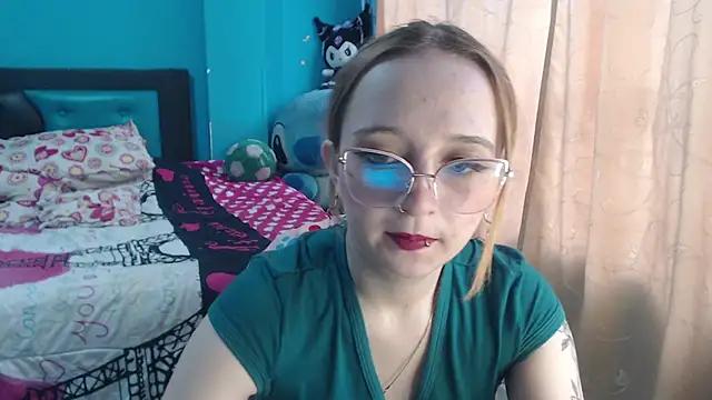 Liaroberts1 from StripChat is Freechat