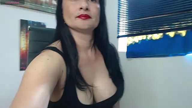 lucy_diiaz from StripChat is Freechat