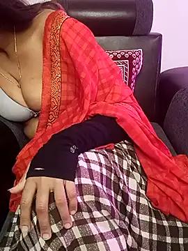 Luna-Derling from StripChat is Freechat