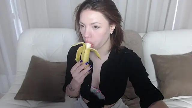 Luna_Lolaa from StripChat is Freechat