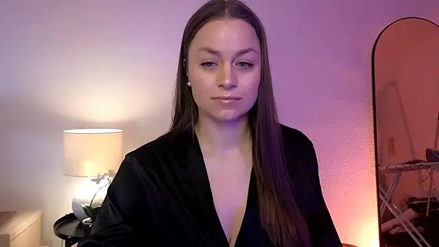 MilaFleur from StripChat is Freechat