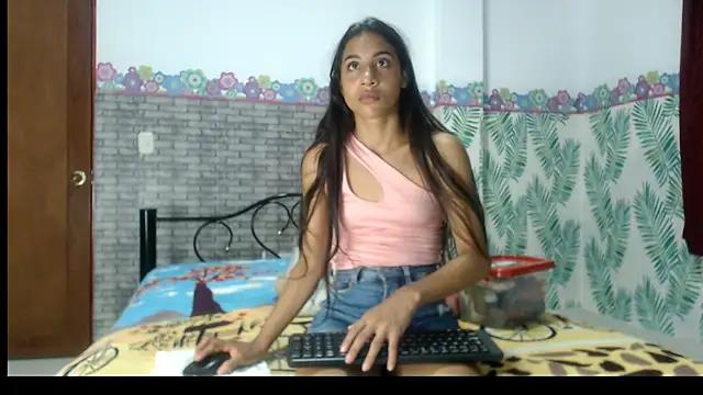 skinnycanella18 from StripChat is Freechat